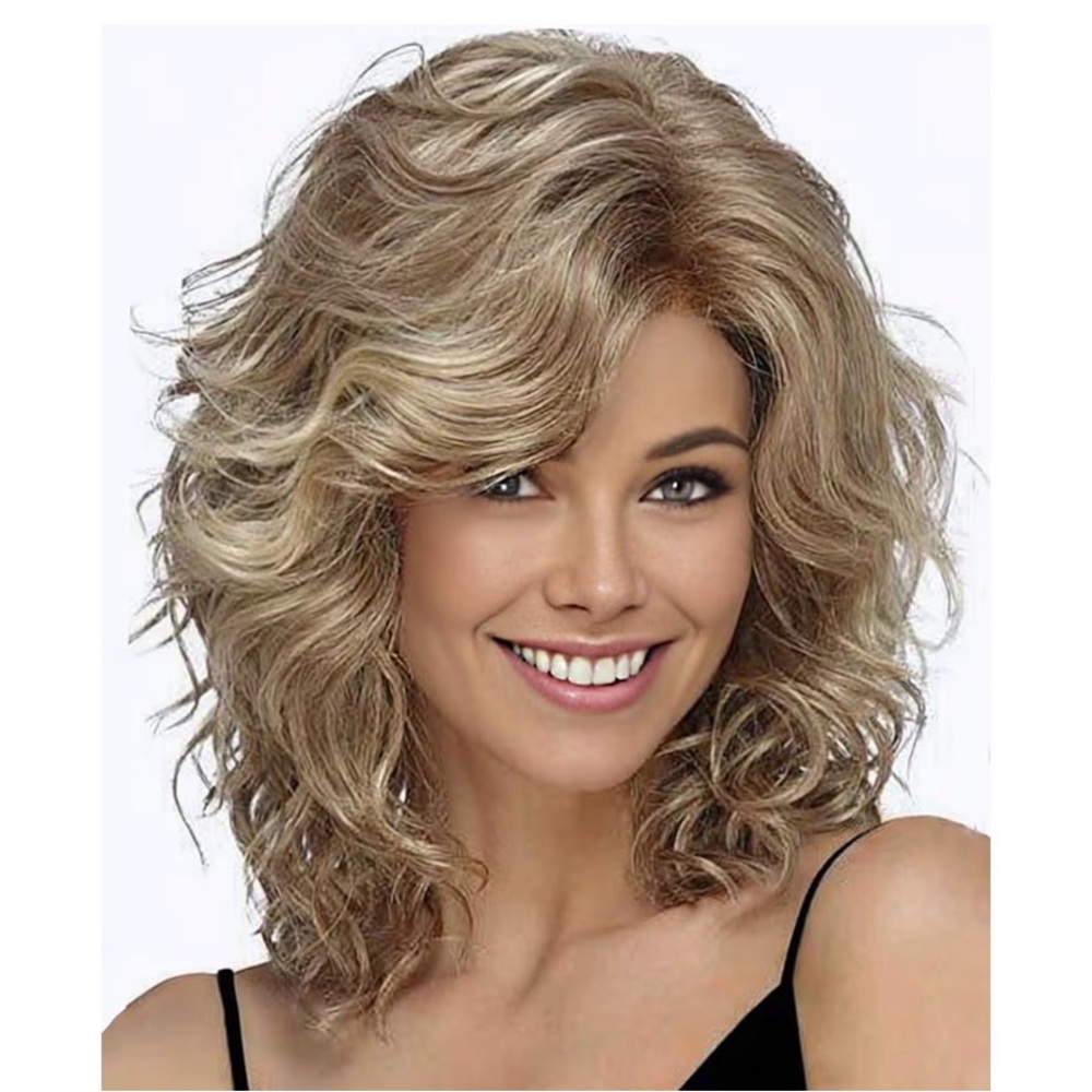 Layered Wavy Women's Wig in Honey Blonde